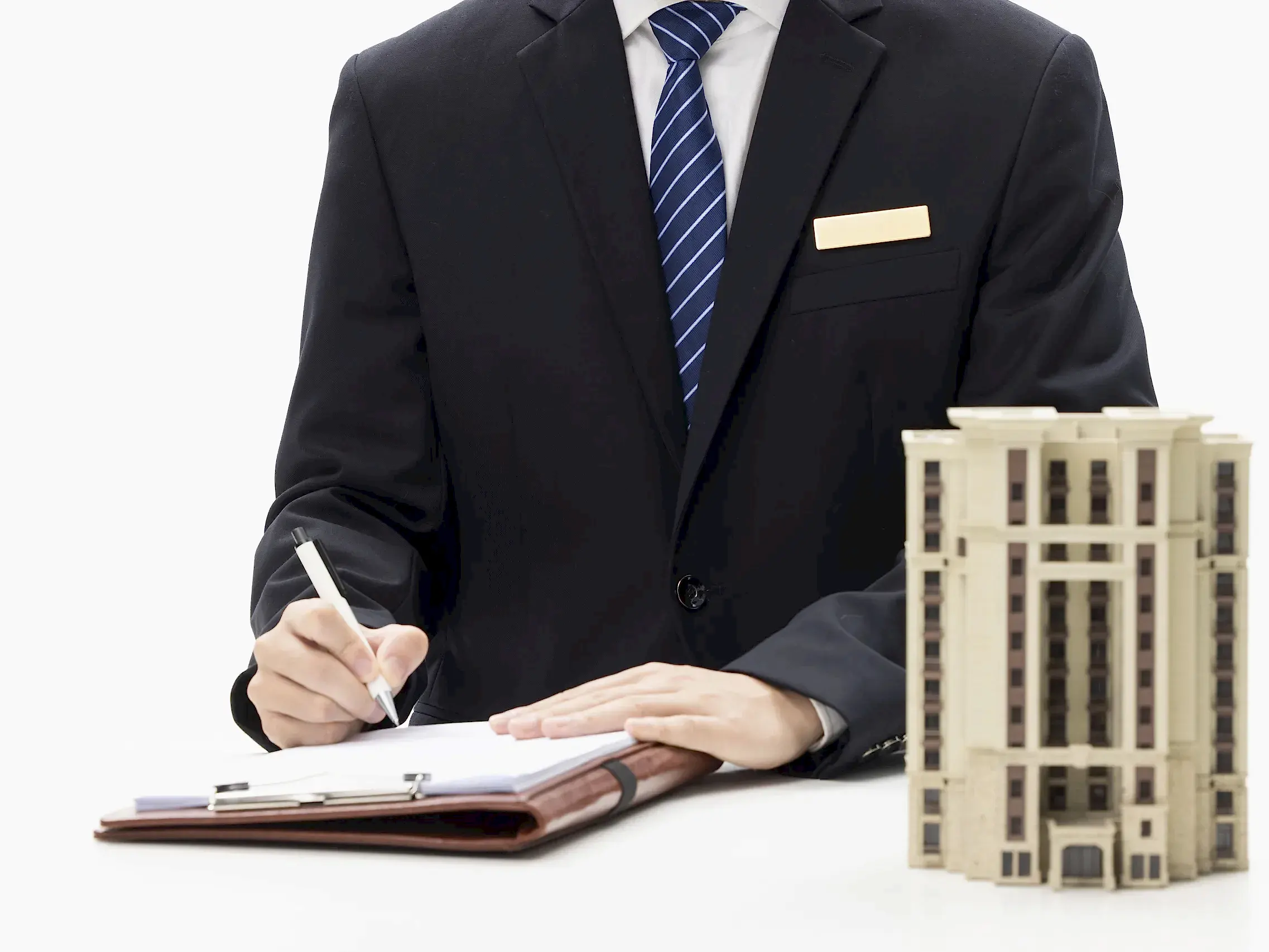 Müteahhit sözleşmeye uymazsa Kentsel dönüşüm Yasası ve Kat Karşılığı İnşaat sözleşmesi kapsamında sözleşmeye uymayan müteahhit firmadan sözleşme feshedilmeksizin tazminat istenebilir.