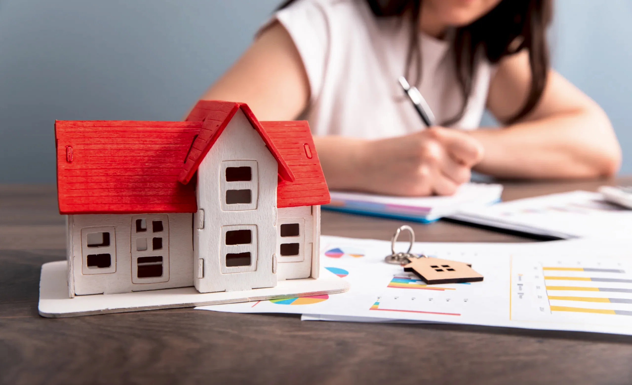 Kira artış oranı belli olan ve 5 yılı dolduran kira sözleşmeleri için ihtar çekmeden doğrudan Kira Tespit Davası açılabilir.